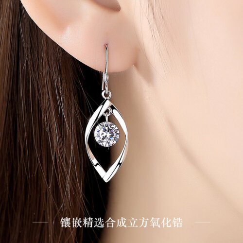 New Korean Version of 925 Silver Earrings, Ladies Fashion Diamond Earrings