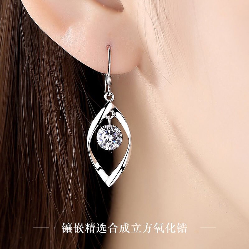 New Korean Version of 925 Silver Earrings, Ladies Fashion Diamond Earrings